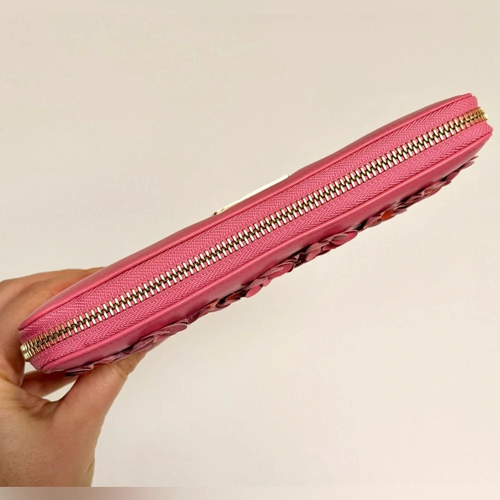 Valentino Garavani Floral Appliqué Wallet - Picture 6 of 16
